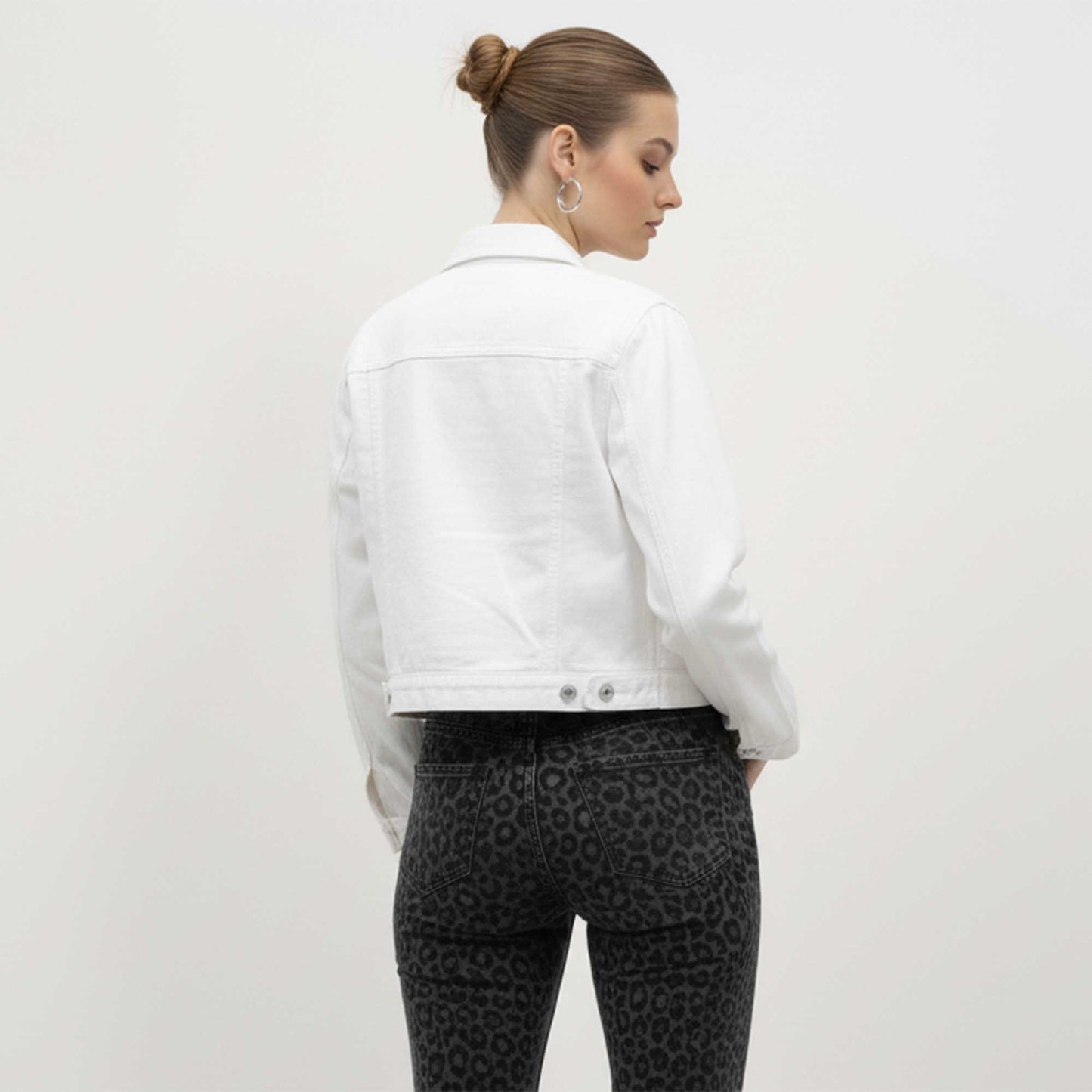 Women's Solid Color Denim Jacket with Pockets – Long Sleeve Button Front Casual Outerwear by Cherie Code