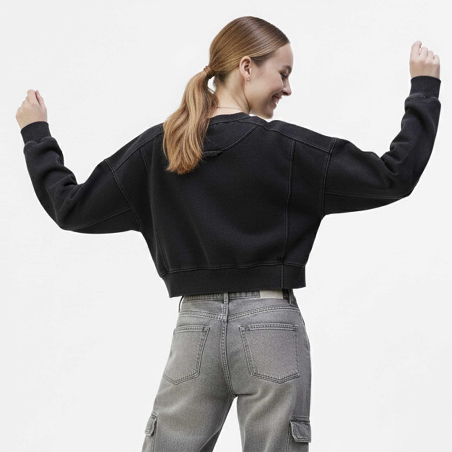 Cherie Code Women’s Cropped Crew‑Neck Sweatshirt – Long‑Sleeve Pullover with Dropped Shoulders